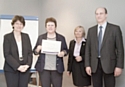 La cérémonie de remise des diplômes le 18 mars. A droite, Jean-Marc Carlouet, DRH du groupe Prévoir.