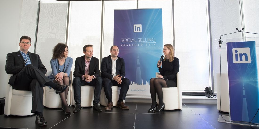 de G à D: C.Weijer (DocuSign), M.Nesssali (La Poste), T.Rudelle (AXA), X. Monty (Sage) interviewés par L.Cartigny (LinkedIn)