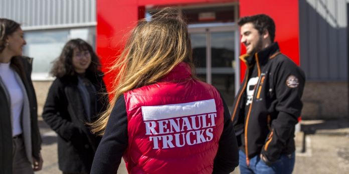 Les concessionnaires convaincus par l'école des ventes de Renault Trucks